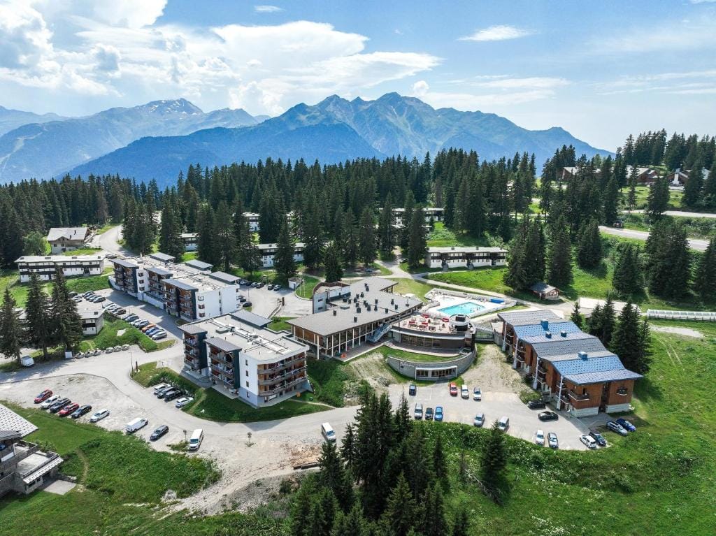 Belambra Clubs Les Saisies - Les Embrunes - Ski pass included — 1