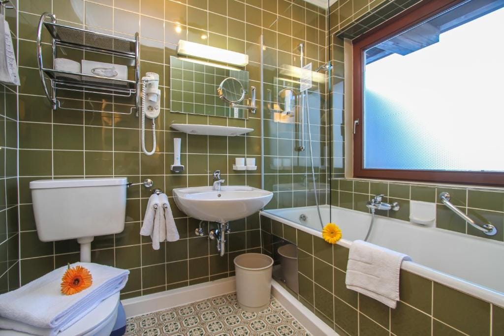 Hotel Tiroler Adler - bed and breakfast — 3
