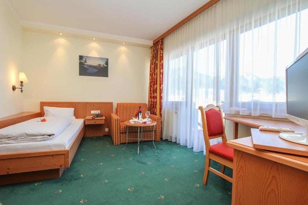 Hotel Tiroler Adler - bed and breakfast — 5