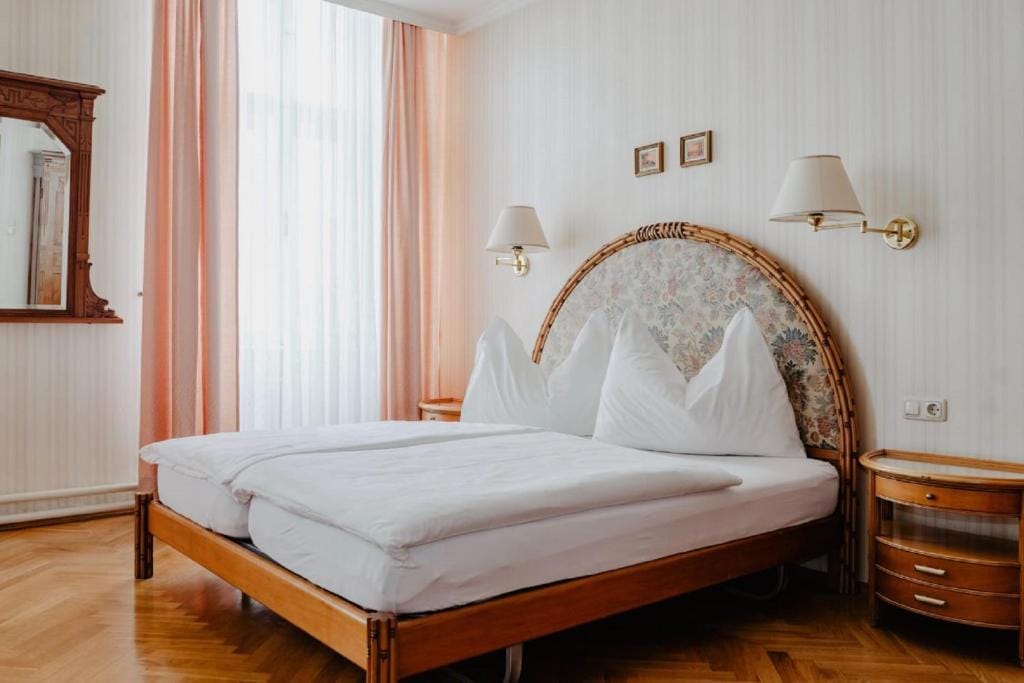 Hotel Hammer — 5
