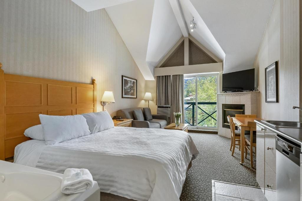 Pinnacle Hotel Whistler — 2