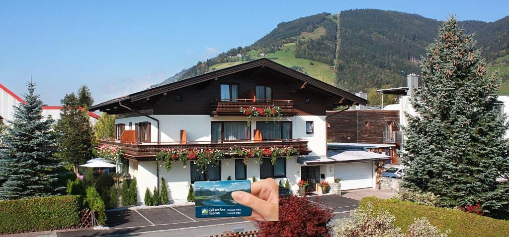 Hotel Garni Landhaus Gitti, Summercard and free parking — 1