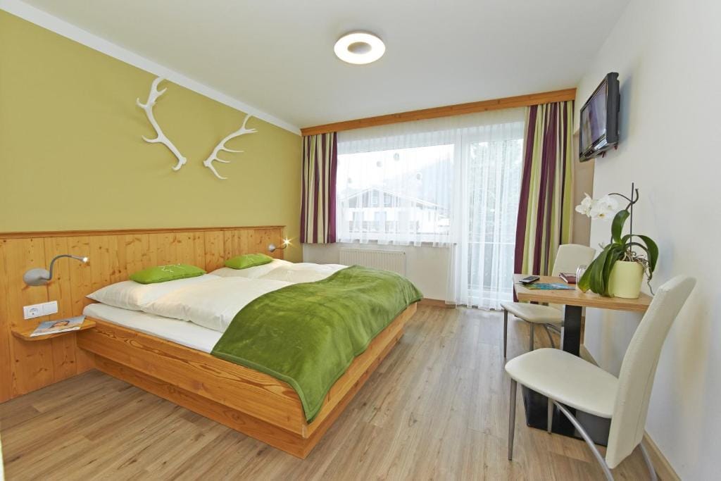 Hotel Garni Landhaus Gitti, Summercard and free parking — 3