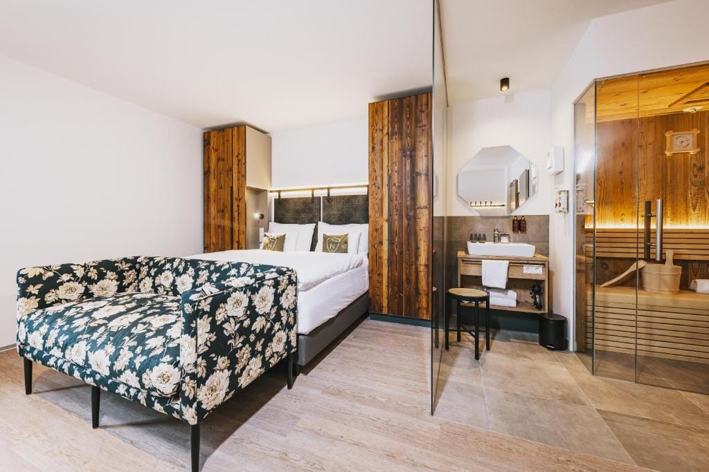 Nikolaus by AvenidA Panoramic Wellness Suites — 4