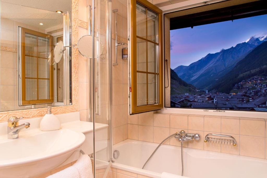 Hotel Romantica — 5